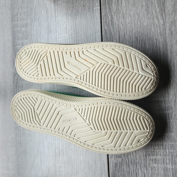 Cariuma green slip-ons size 8 - Picture 4 of 4